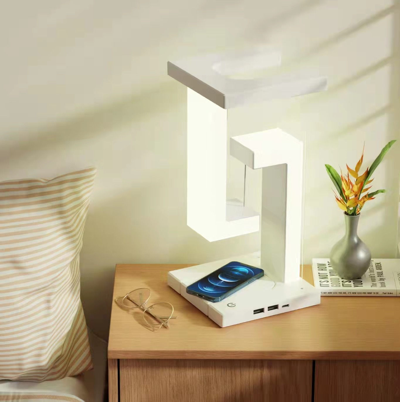 Lamp that Defies Gravity and Charges Your Phone - 73 Yards